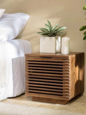 Ahşap ızgara kapaklı komodin