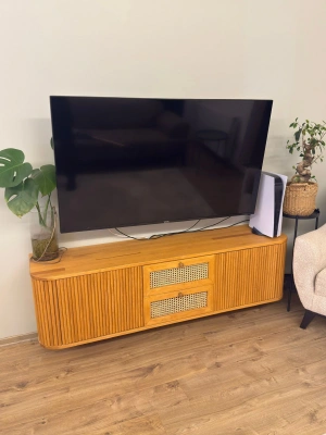 Loen Masif Ahşap Hazeran detaylı Tv Ünitesi