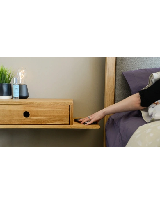 Ahşap çekmeceli raflı uçan komodin