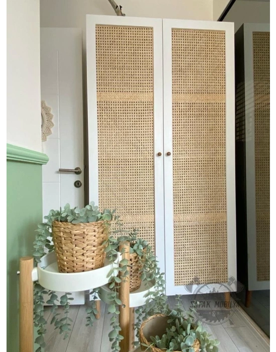 Bambu hazeranlı beyaz çok amaçlı dolap