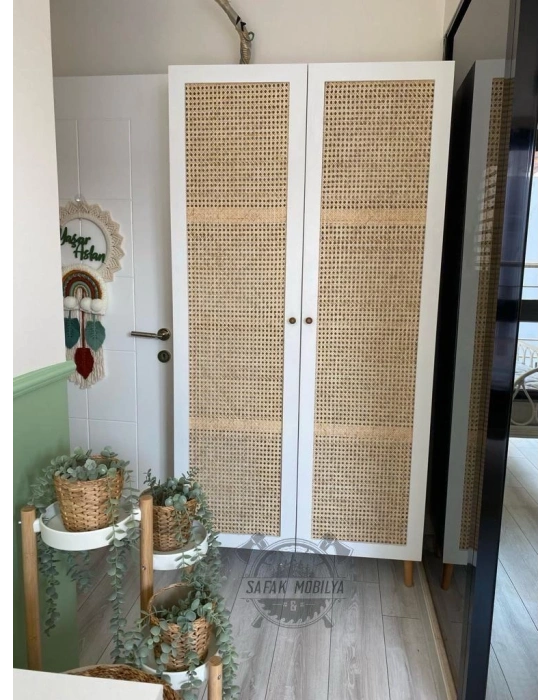 Bambu hazeranlı beyaz çok amaçlı dolap