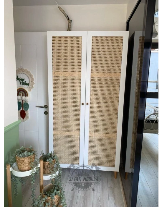 Bambu hazeranlı beyaz çok amaçlı dolap