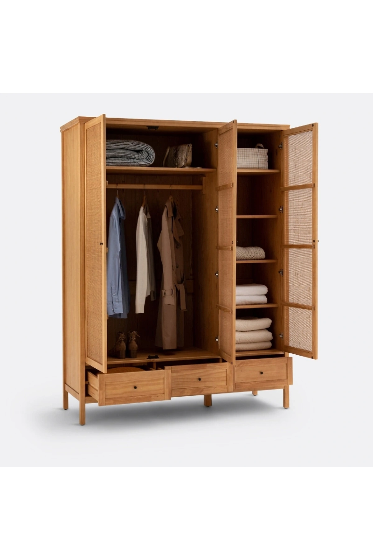 Altea Rattan Detaylı Geniş Masif Gardrop