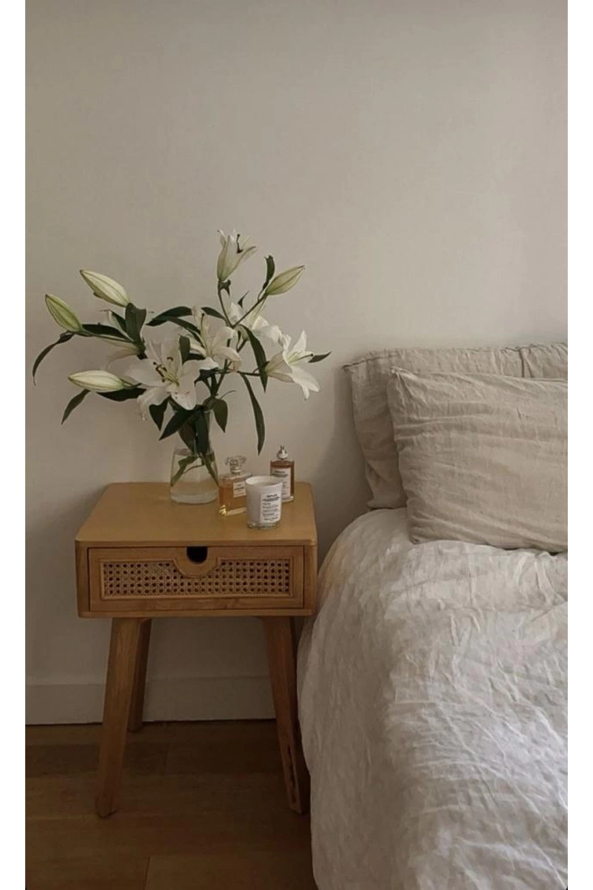 خزانة خشبية تفصيلية كلاسيكية فاخرة