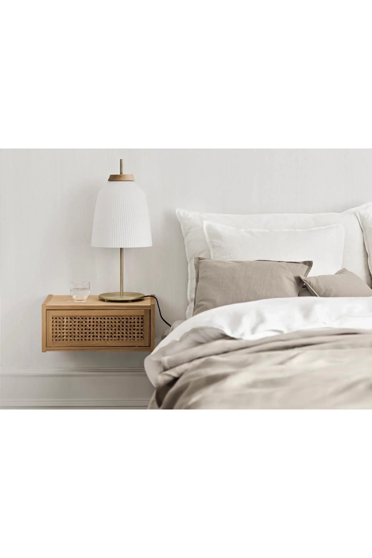 Hazeran Detaylı Doğal Masif Ahşap Uçan Komodin 40x20x30 cm