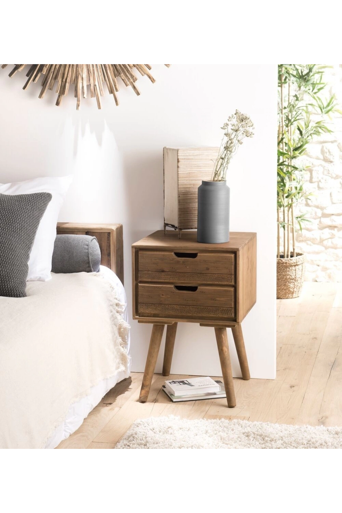 خزانة ذات درجين بنمط عتيق مصنوعة من الخشب