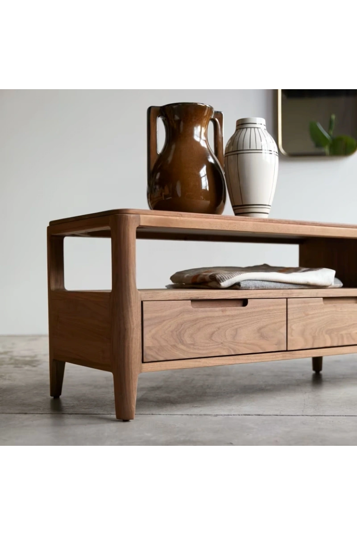 Mueble de TV de madera maciza de nogal modelo alto