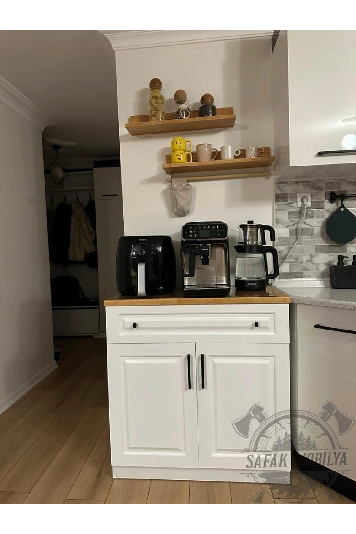 Mueble de esquina de café con detalles de madera multiusos