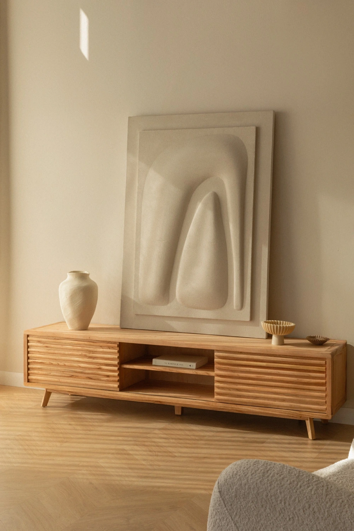 Mueble de televisión de madera maciza Deleyna