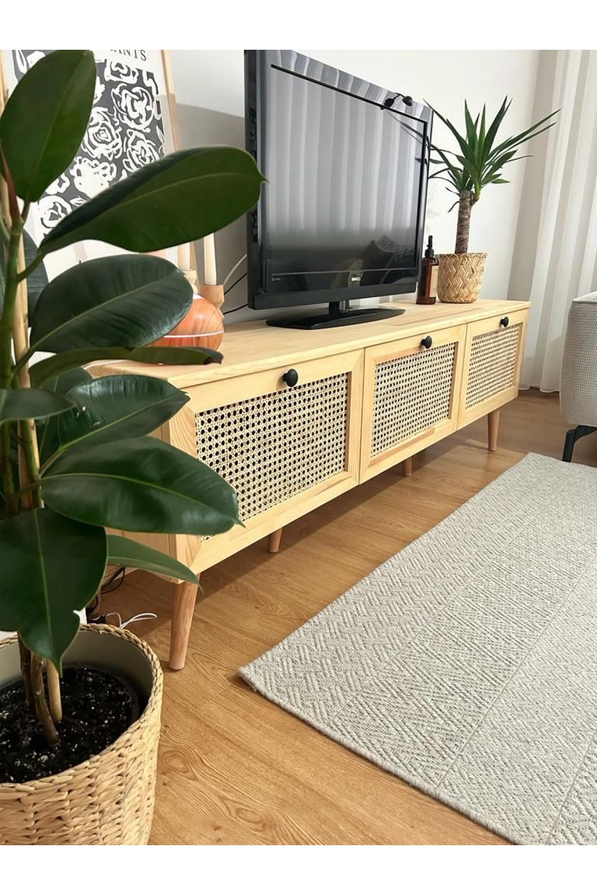 Hazeran Detaylı Masif Ahşap Devirmeli 3 Kapaklı Tv Ünitesi Koyu Ceviz