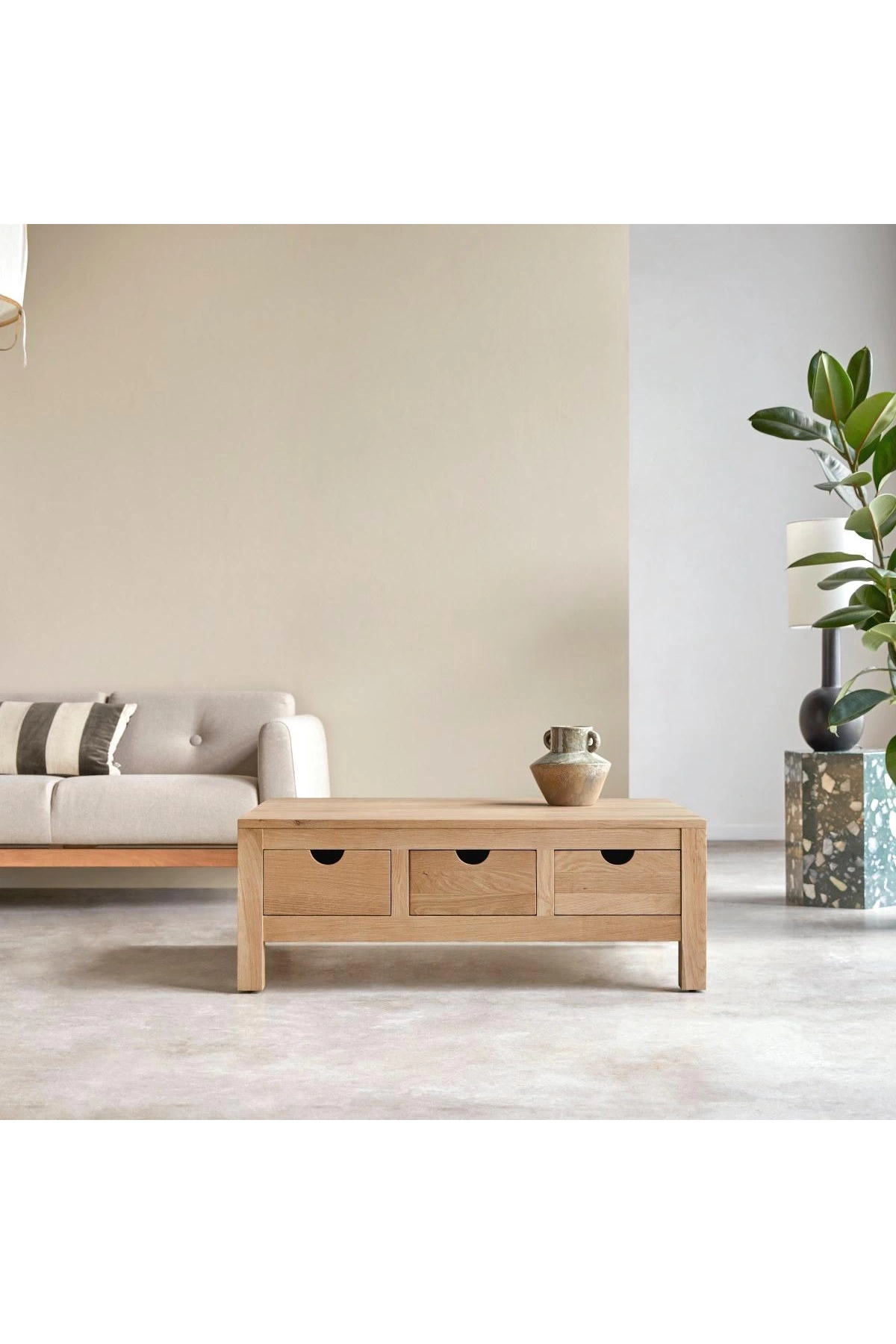 Tavolino centrale con cassetti in legno massello di Winchester