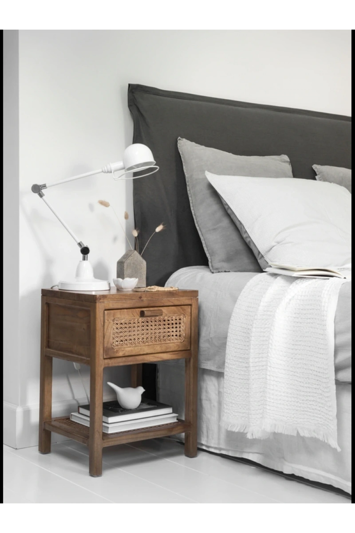 Cómoda de madera maciza del norte