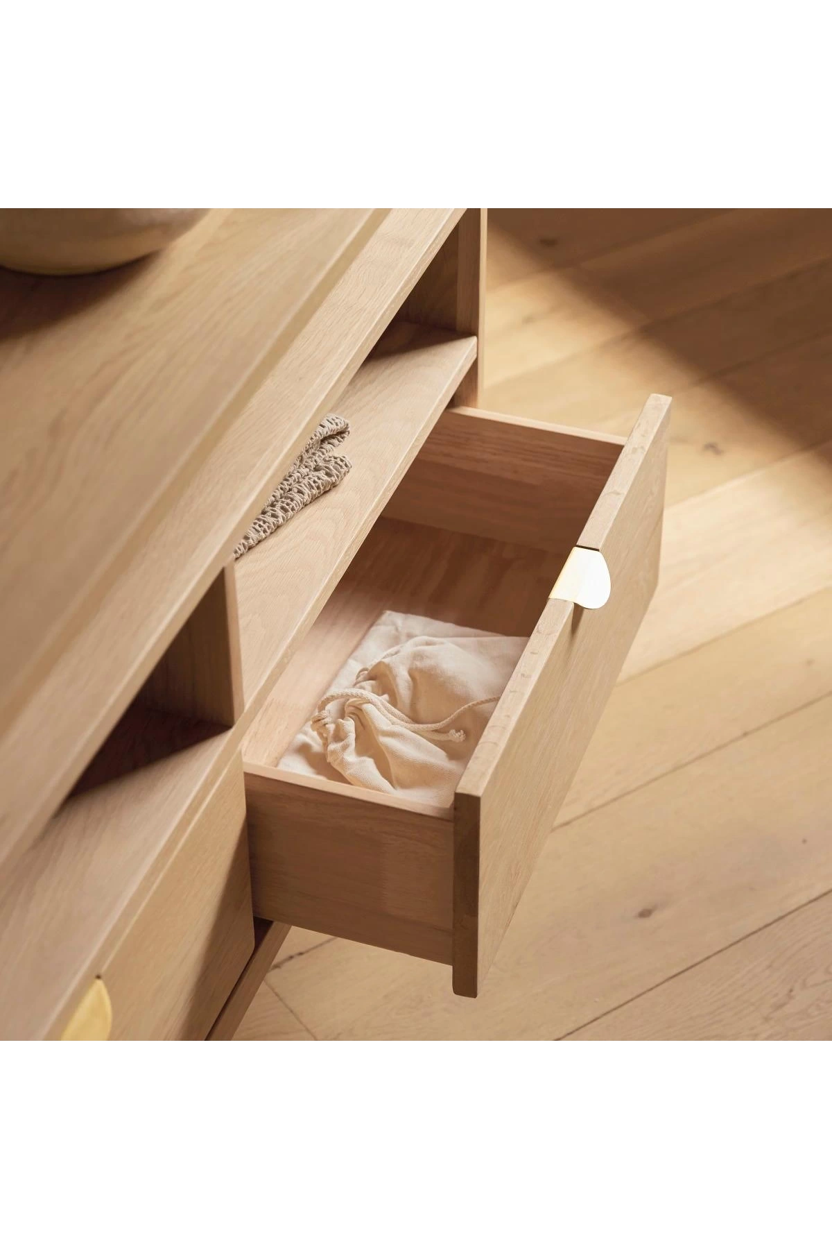 Consola mini de madera maciza con dos cajones de Pola