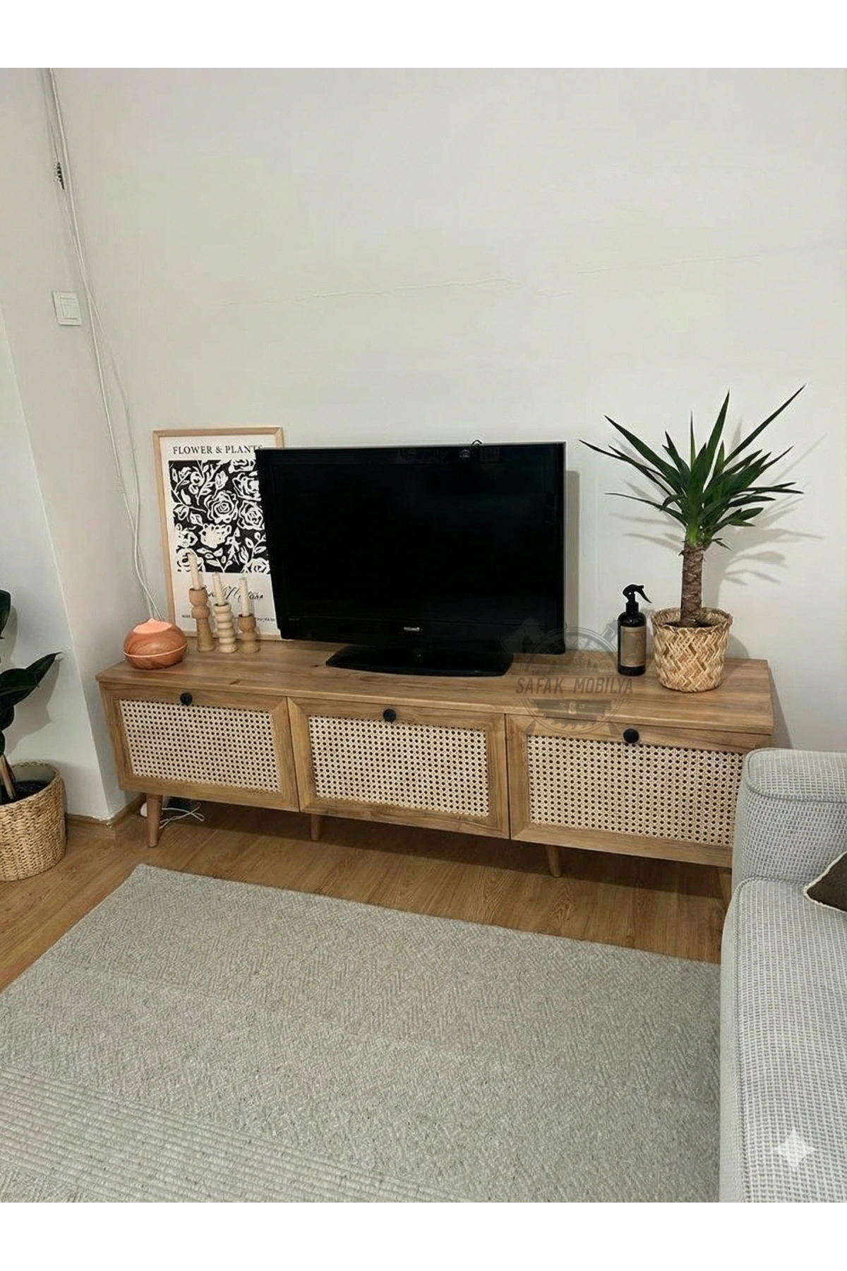 Hazeran Detaylı Masif Ahşap Devirmeli 3 Kapaklı Tv Ünitesi Açık Ceviz