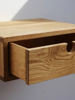 Holz moderner Nachttisch mit einer Schublade