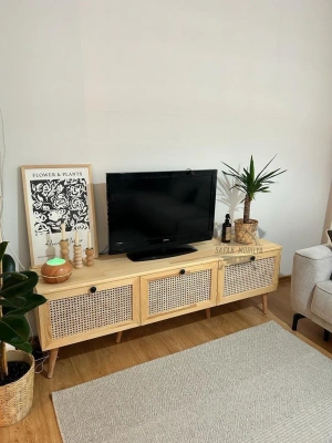 Hazeran Detaylı Masif Ahşap Devirme Kapaklı Tv Ünite