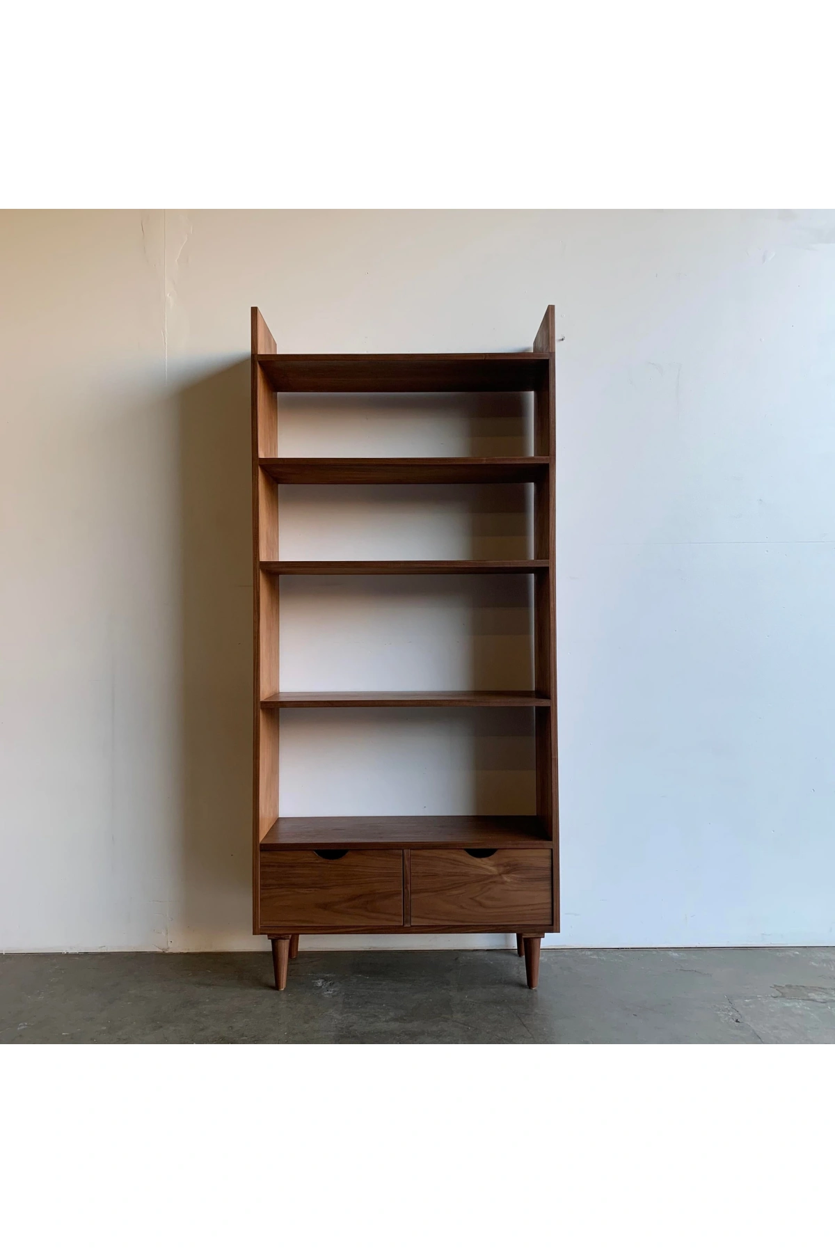 Ahşap çift çekmeceli koyu ceviz model kitaplık