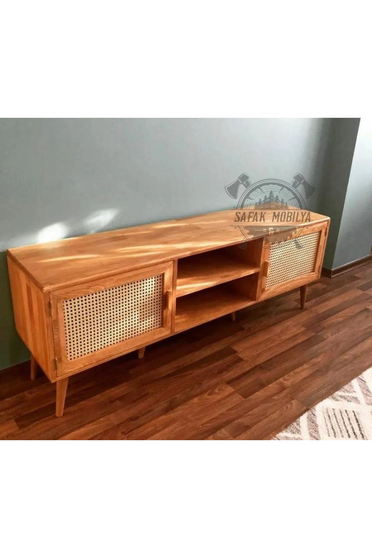 Ahşap hazeran kapak detaylı İskandinav model TV ünitesi.