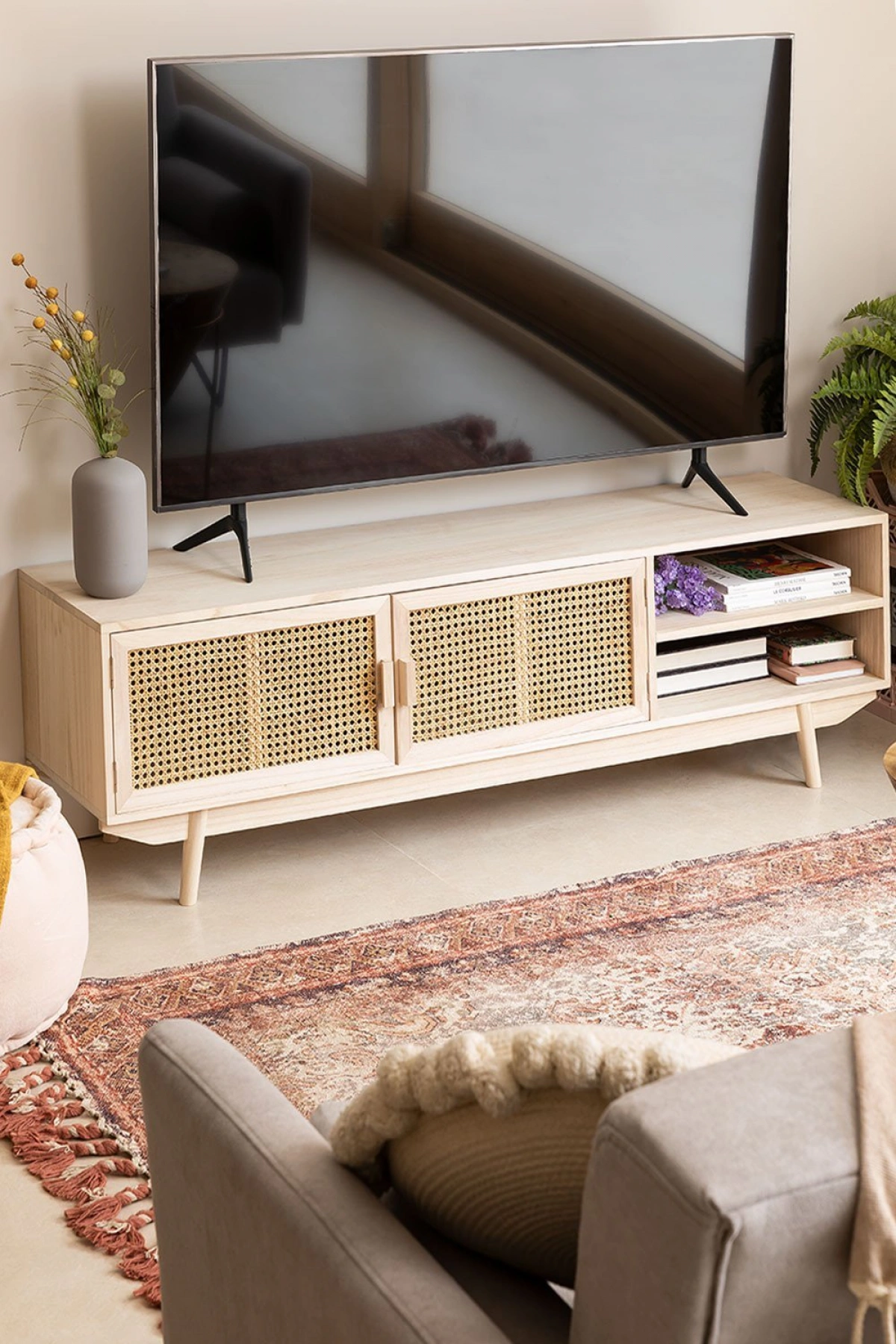 Ahşap hazeran kapaklı, raf bölmeli tv ünite