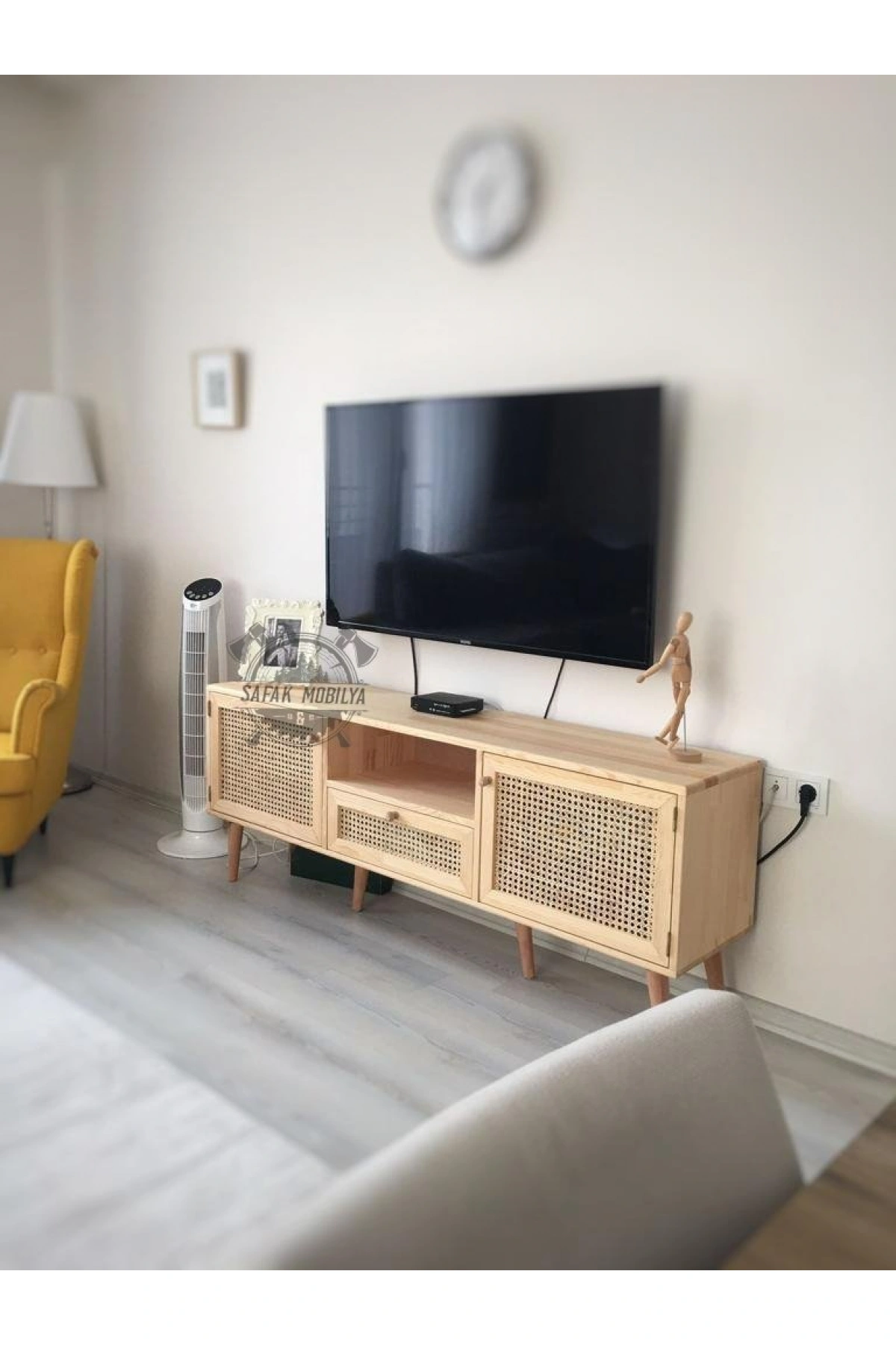 Hazeran Kapak Detaylı Masif Ahşap Çekmeceli Modern TV Ünitesi 160x58x38 cm