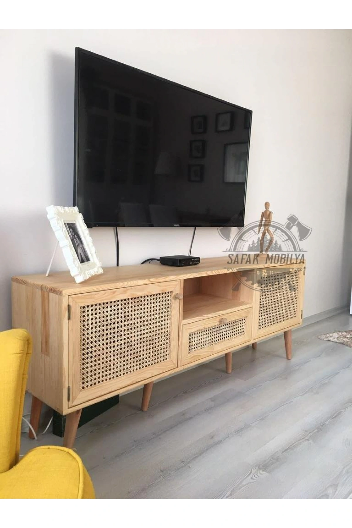 Hazeran Kapak Detaylı Masif Ahşap Çekmeceli Modern TV Ünitesi 160x58x38 cm