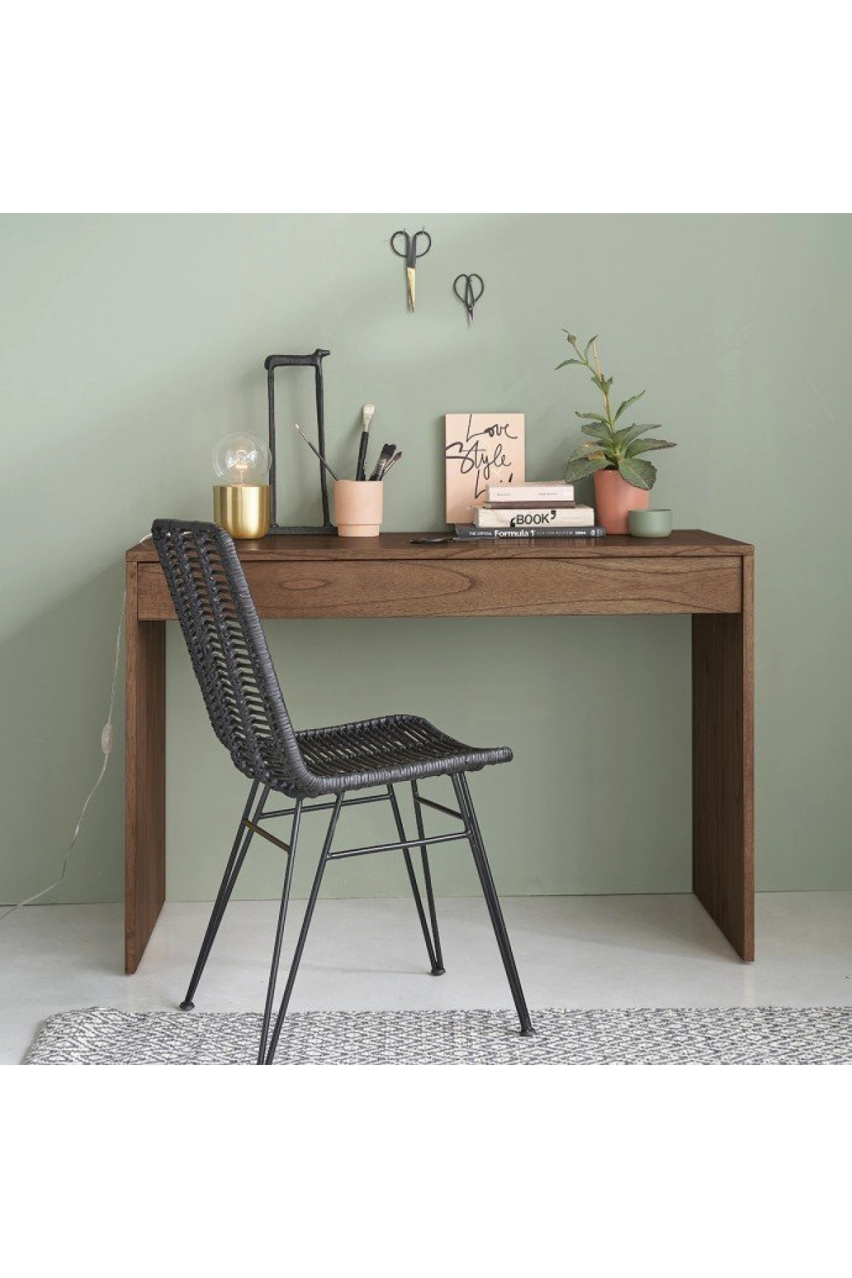 Ahşap tek çekmeceli koyu ceviz model çalışma masası