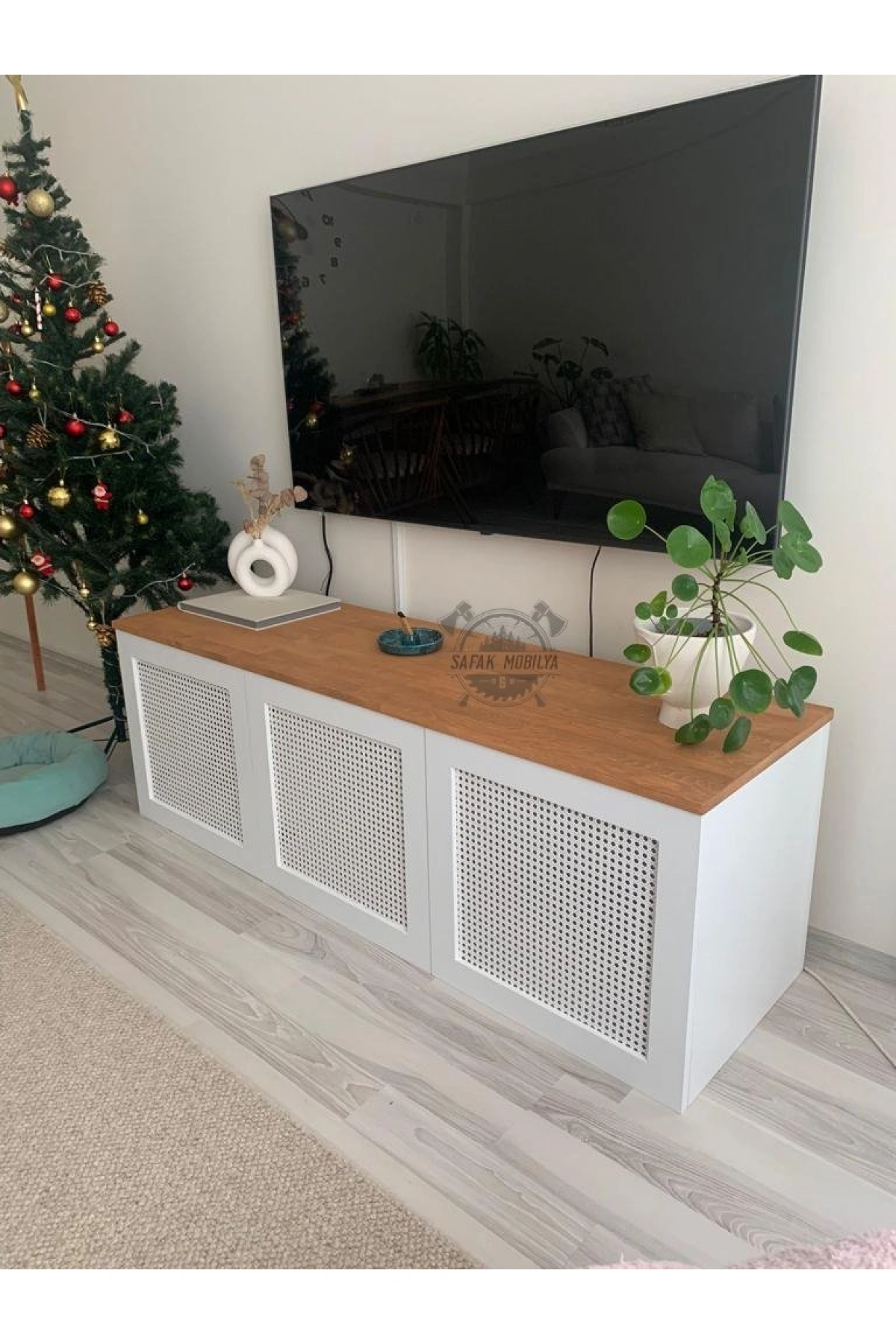 Hazeran Detaylı Beyaz Modern TV Ünitesi 150x50x40 cm