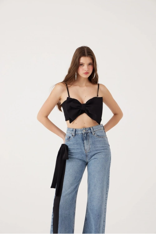 Kurdele Görünümlü Crop Jazmin Bluz Siyah