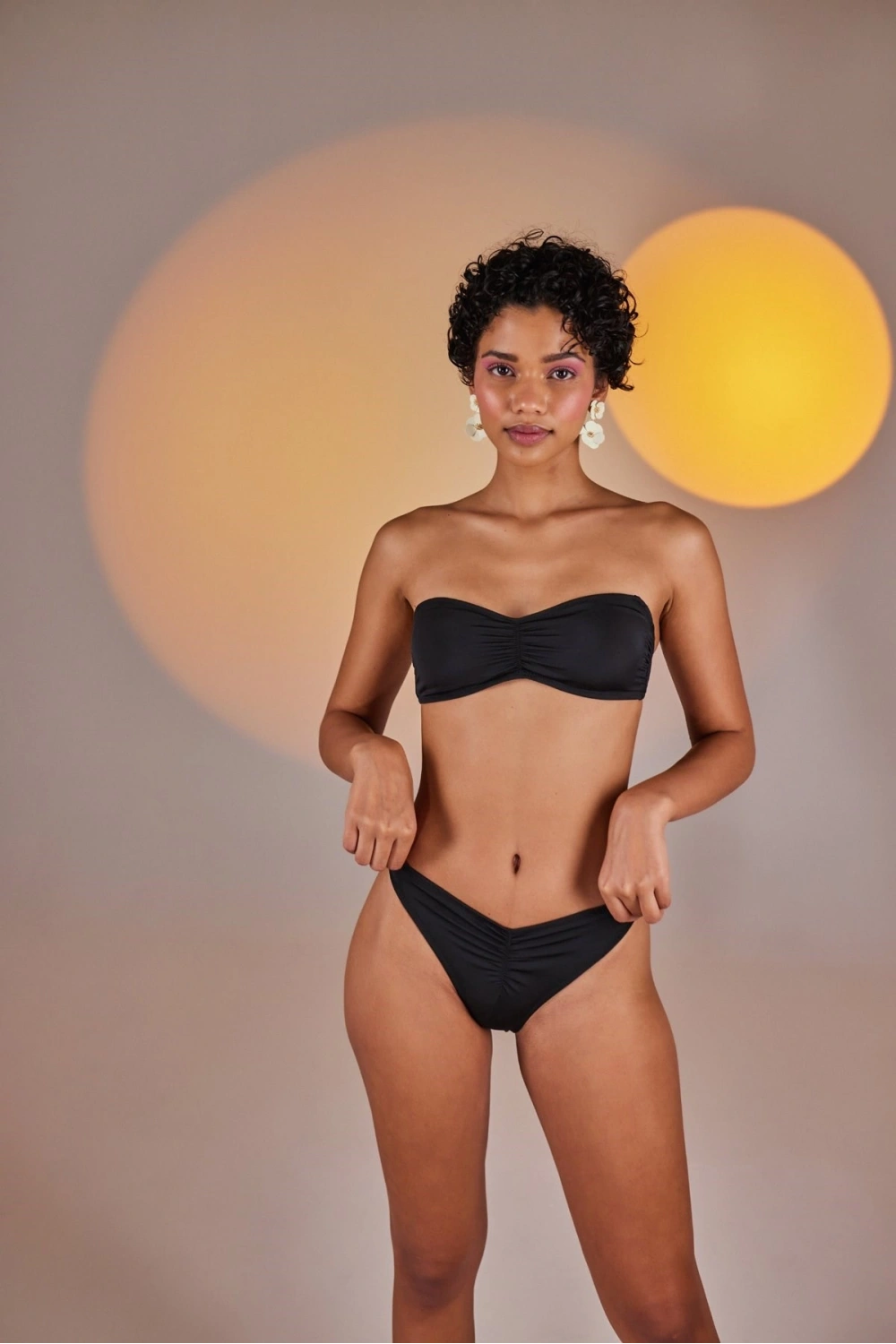Çıkarılabilir Çiçek Detaylı Premium Sleek Bikini Üstü Siyah