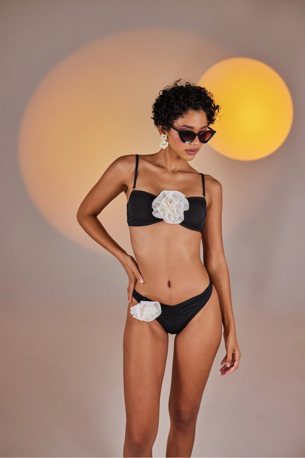 Çıkarılabilir Çiçek Detaylı Premium Sleek Bikini Üstü Siyah
