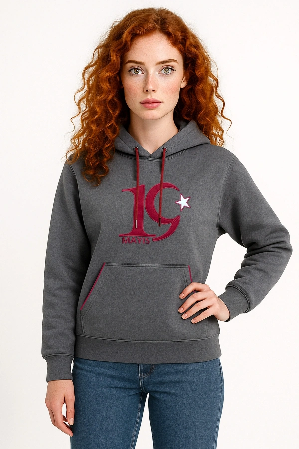 19 Mayıs Temalı 3 İp Sweatshirt Aplikeli Şık ve Konforlu Tasarım