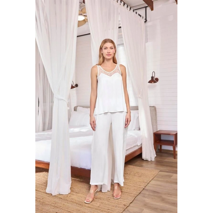 Amora Secret  Dantelli Ve Dekolteli Saten Pijama Takımı
