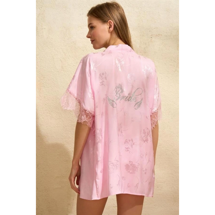 Amora Secret Kadın Fantazi İç Giyim Saten Bride Baskılı Dantelli Sabahlık Balensiz Desteksiz Dolgusuz Bralet Sütyen ve Şort 3lü Takım - Şehvetli ve Zarif Tasarım