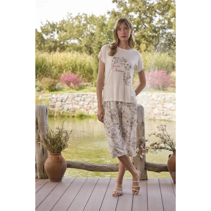 ÖZEL TASARIM ÇİÇEK DESENLİ VE BASKILI YOU ARE AWESOME KAPRİ TAKIMI