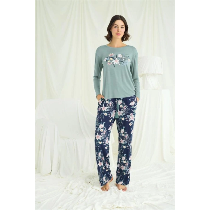 ÖZEL TASARIM  ÇİÇEK VE YAPRAK DESENLİ BASKILI PİJAMA TAKIMI