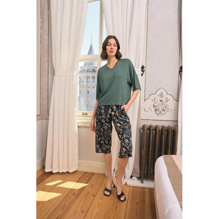 ÖZEL TASARIM  ÇİÇEK VE YAPRAK DESENLİ V YAKA BÜYÜK BEDEN KAPRİ TAKIMI