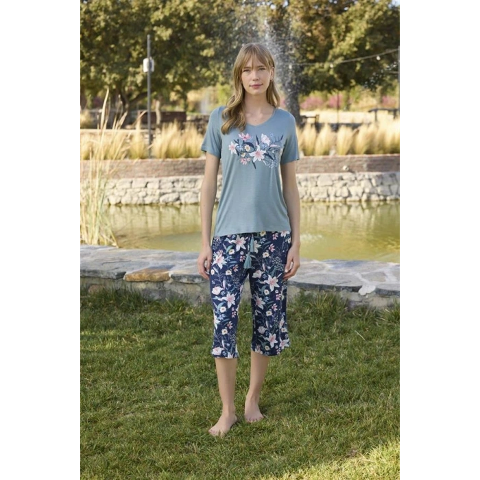 ÖZEL TASARIM ÇİÇEK VE YAPRAK DESENLİ VE BASKILI KAPRİ TAKIMI