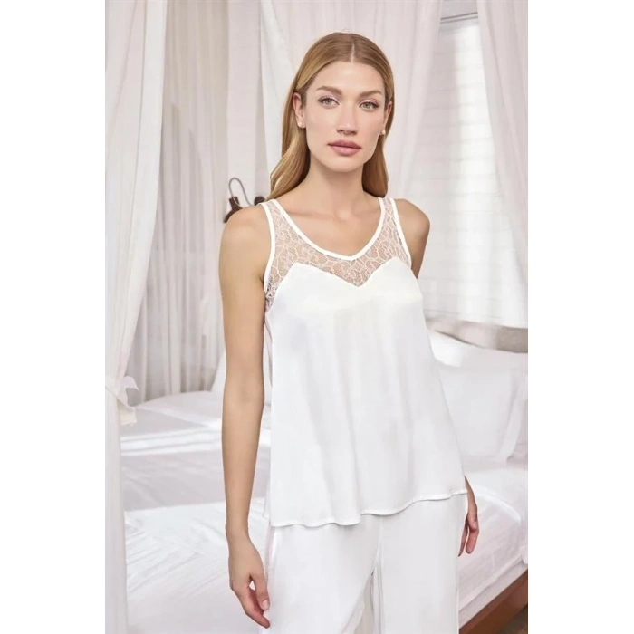 ÖZEL TASARIM  DANTELLİ VE DEKOLTELİ SATEN PİJAMA TAKIMI