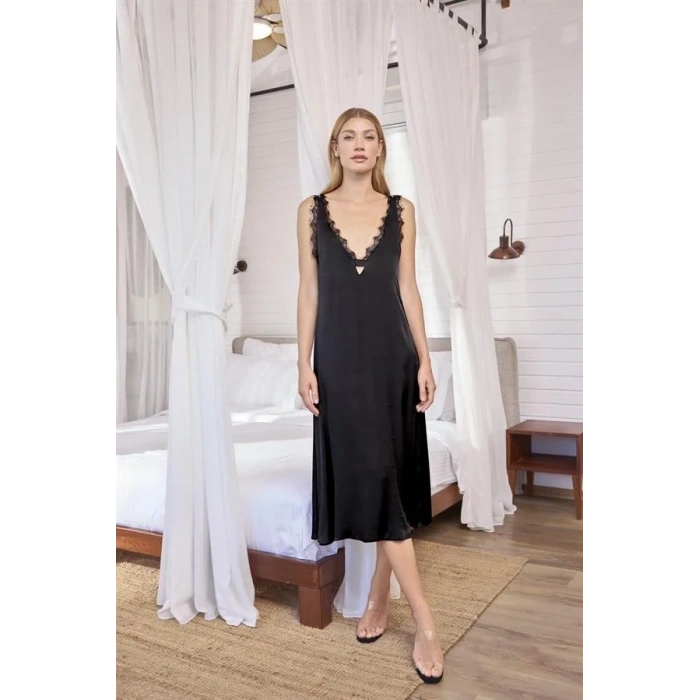 ÖZEL TASARIM  GÖĞÜS VE SIRT DEKOLTELİ DANTELLİ SATEN GECELİK