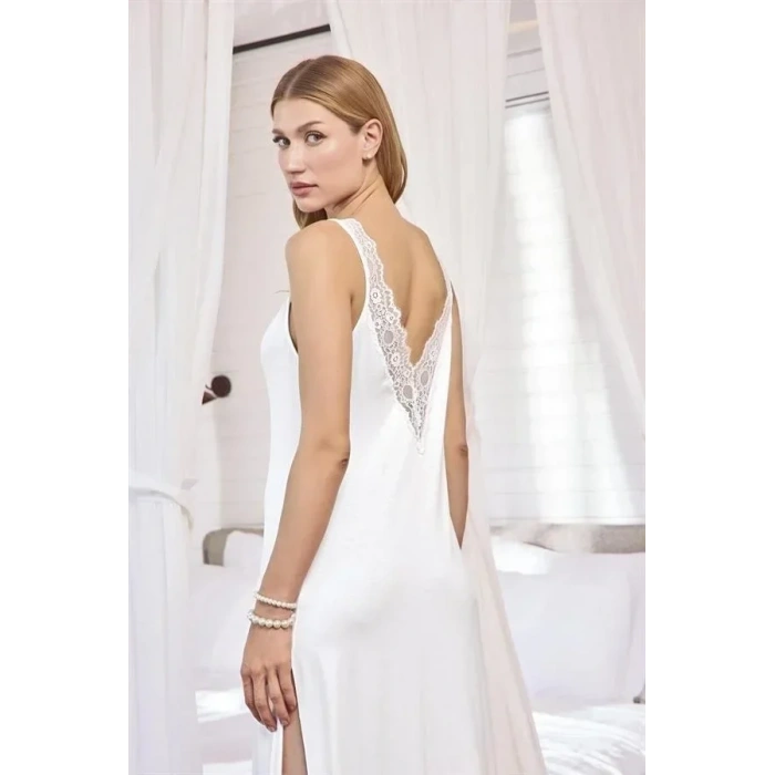 ÖZEL TASARIM  GÖĞÜS VE SIRT DEKOLTELİ DANTELLİ VE YIRTMAÇLI GECELİK