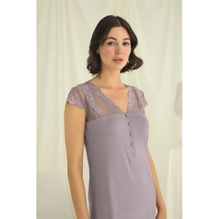 ÖZEL TASARIM  KOLU OMZU VE YAKASI DANTELLİ ÖNÜ DÜĞMELİ GECELİK