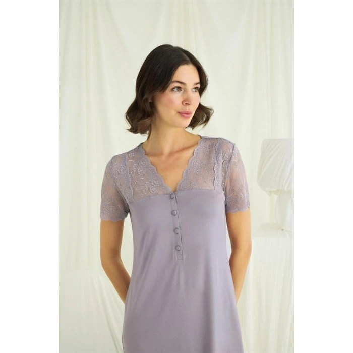 AMORA SECRET YAKASI KOLU VE OMZU VE ETEĞI DANTELLI ÖNÜ DÜĞMELI GECELIK