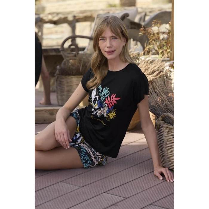 AMORA SECRET YAPRAK DESENLI VE BASKILI O SEGREDO E SE PERMITIR FLORESCER ŞORT TAKIMI