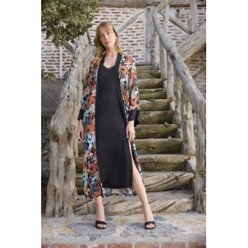 ÖZEL TASARIM ÇİÇEK VE YAPRAK DESENLİ DANTELLİ VE DEKOLTELİ SABAHLIK TAKIMI