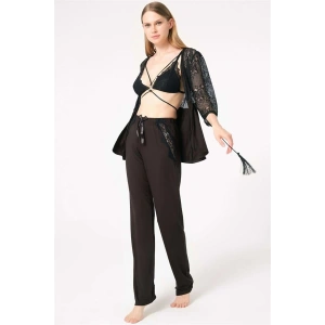 Amora Secret Kadın Fantazi İç Giyim Dantelli Sabahlık Balensiz Desteksiz Dolgusuz Yaka Detaylı Sütyen ve Pantolon Pijama 3lü Takım - Şehvetli ve Zarif Tasarım
