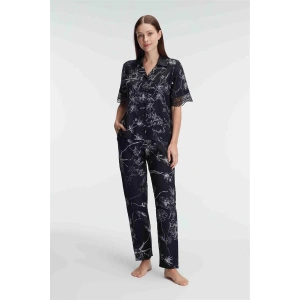 Amora Secret Kadın Fantazi İç Giyim Yarım Kollu V Yaka Kadın Viskon Çiçek Desenli Yazlık Dokuma Dantel Detaylı Pijama Takımı - Şehvetli ve Zarif Tasarım