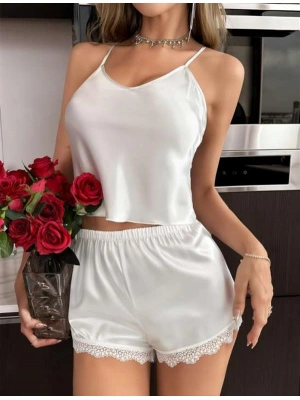 Amora Secret Kadın Fantazi İç Giyim Beyaz Dantel İşlemeli İnce Askılı Saten Şortlu Takım - li ve Zarif Tasarım
