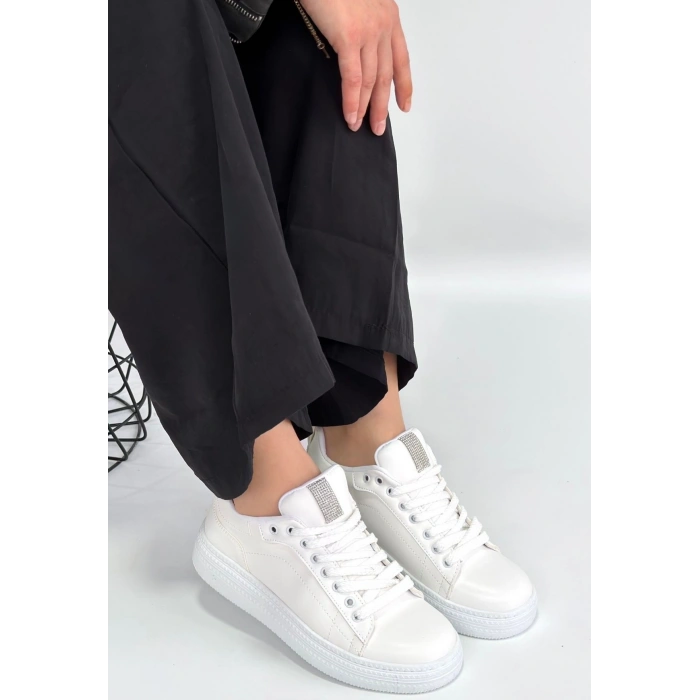 Yier Beyaz Cilt Bağcıklı Spor Ayakkabı