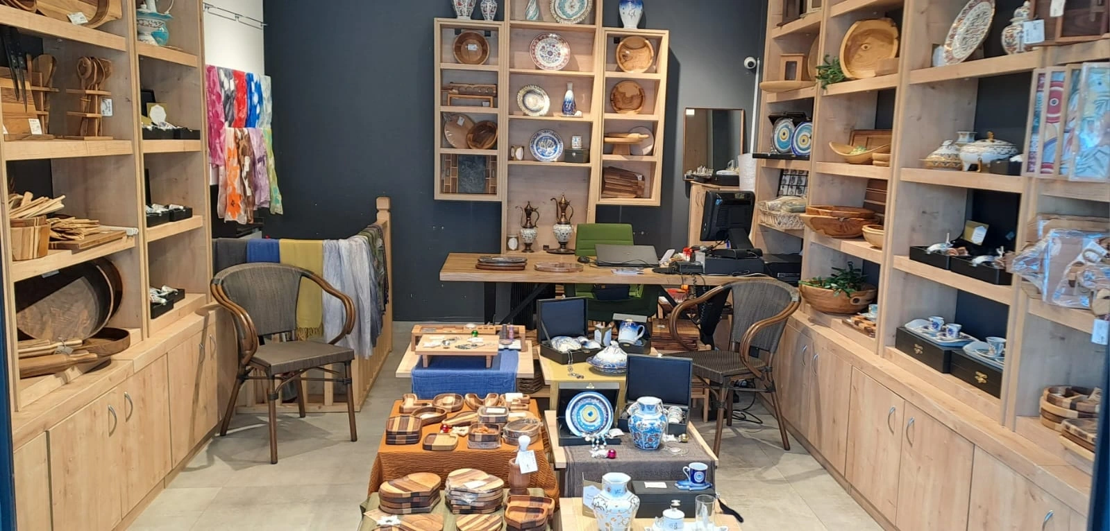 AHŞAP VE PORSELEN BULUŞMASI