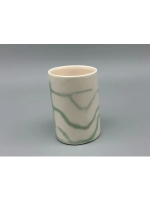 BARDAK BEYAZ ÜZERİNE 2 TANE AÇIK YEŞİL VE 2 TANE MAVİ DESENLİ